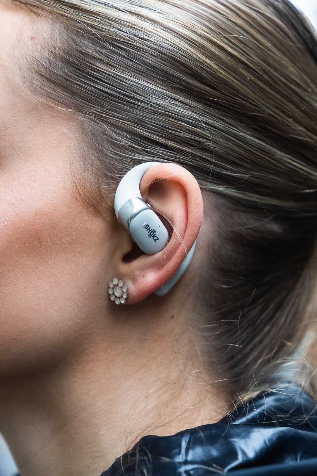 Open-Ear bluetooth headset